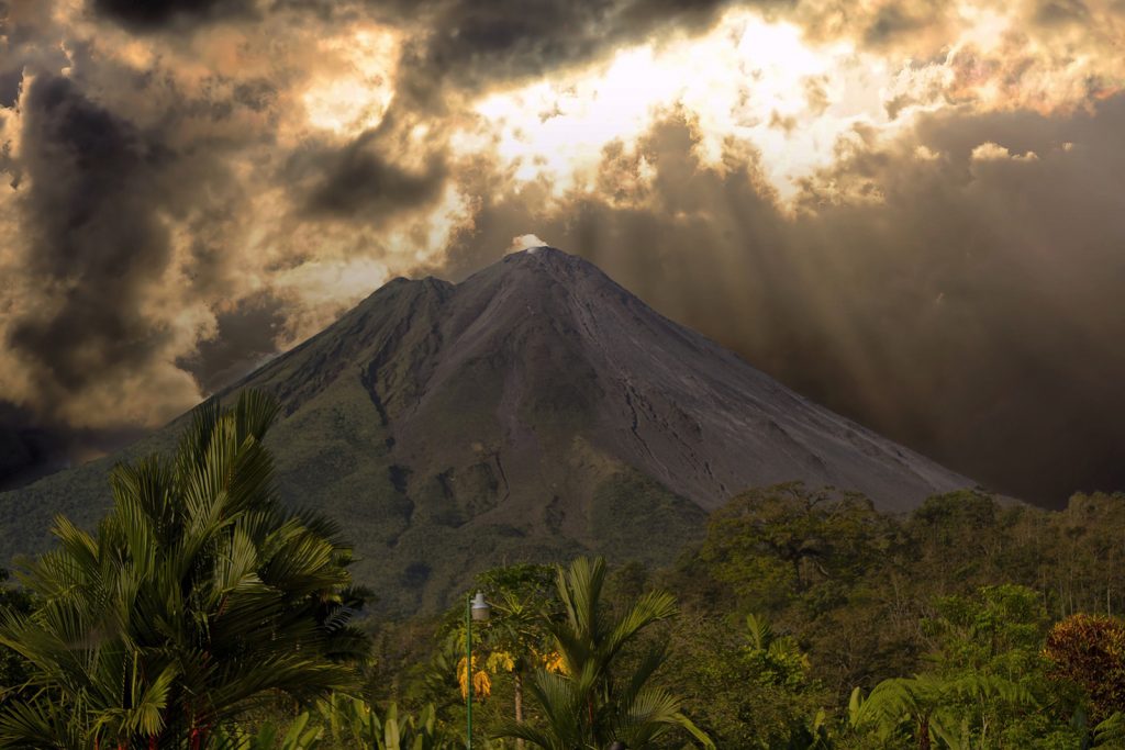 Volcán en el Cinturón de Fuego del Pacífico, Costa Rica